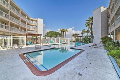 Updated Front Beach Condo with Resort Amenities - image 6