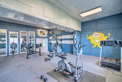 Updated Front Beach Condo with Resort Amenities - image 9