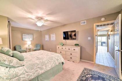 Bright and Breezy Condo 2 Mi to Whitecap Beach - image 12