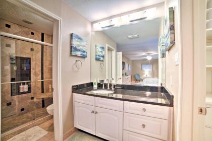 Bright and Breezy Condo 2 Mi to Whitecap Beach - image 13