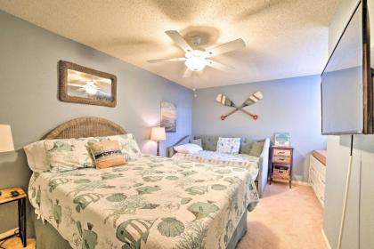 Bright and Breezy Condo 2 Mi to Whitecap Beach - image 15
