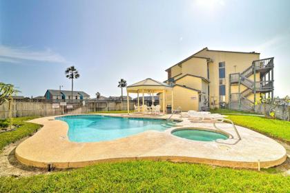 Bright and Breezy Condo 2 Mi to Whitecap Beach - image 3