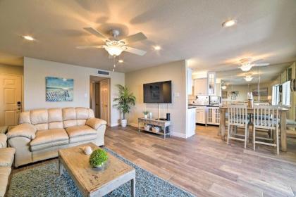 Bright and Breezy Condo 2 Mi to Whitecap Beach - image 4