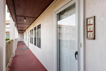 Surfside 111 by Padre Escapes - image 11