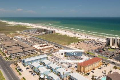 Surfside 111 by Padre Escapes - image 14