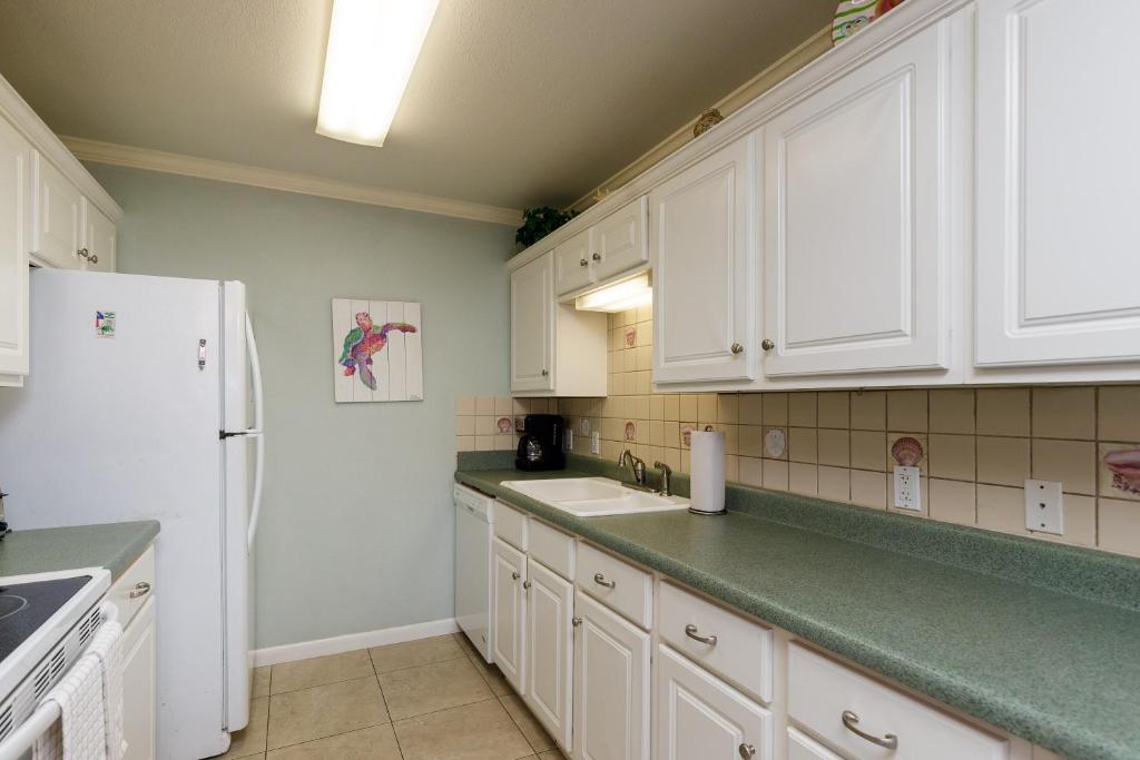 Surfside 111 by Padre Escapes - image 4