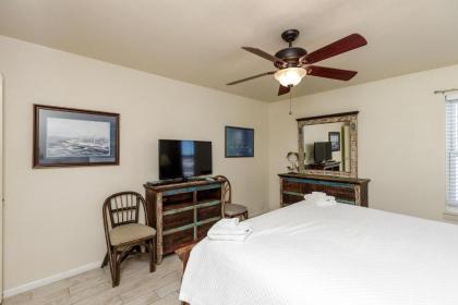 Surfside 105 by Padre Escapes - image 12