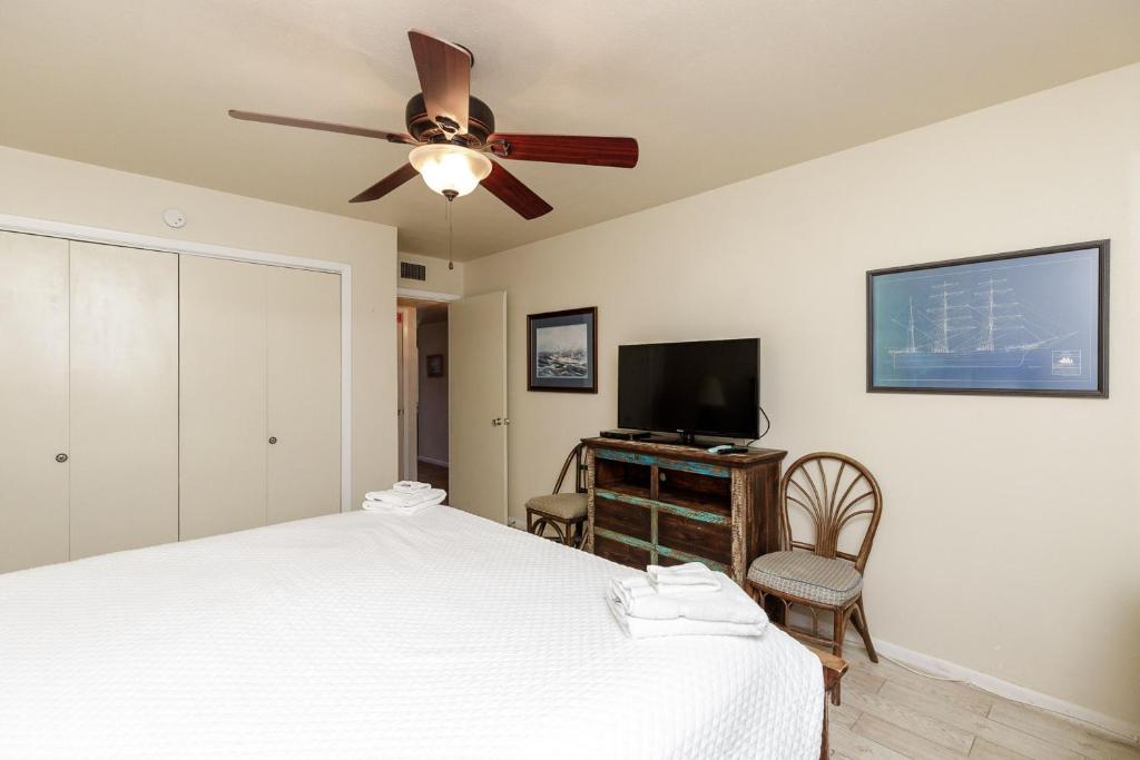 Surfside 105 by Padre Escapes - image 7