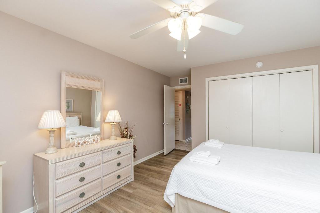 Surfside 103 by Padre Escapes - image 3