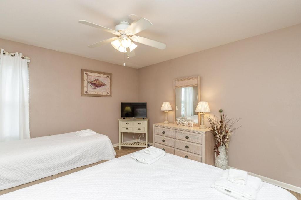 Surfside 103 by Padre Escapes - image 4