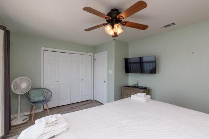 Blue Crab Bungalow 8 by Padre Escapes - image 15