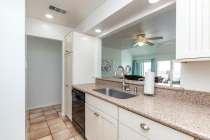 Getaway on the Bay 209 by Padre Escapes - image 17