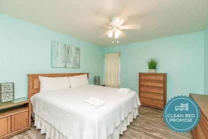 Surfside 222 by Padre Escapes - image 11