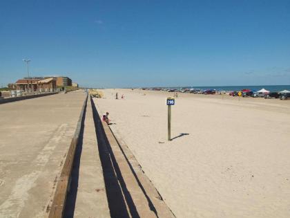 Surfside 222 by Padre Escapes - image 18
