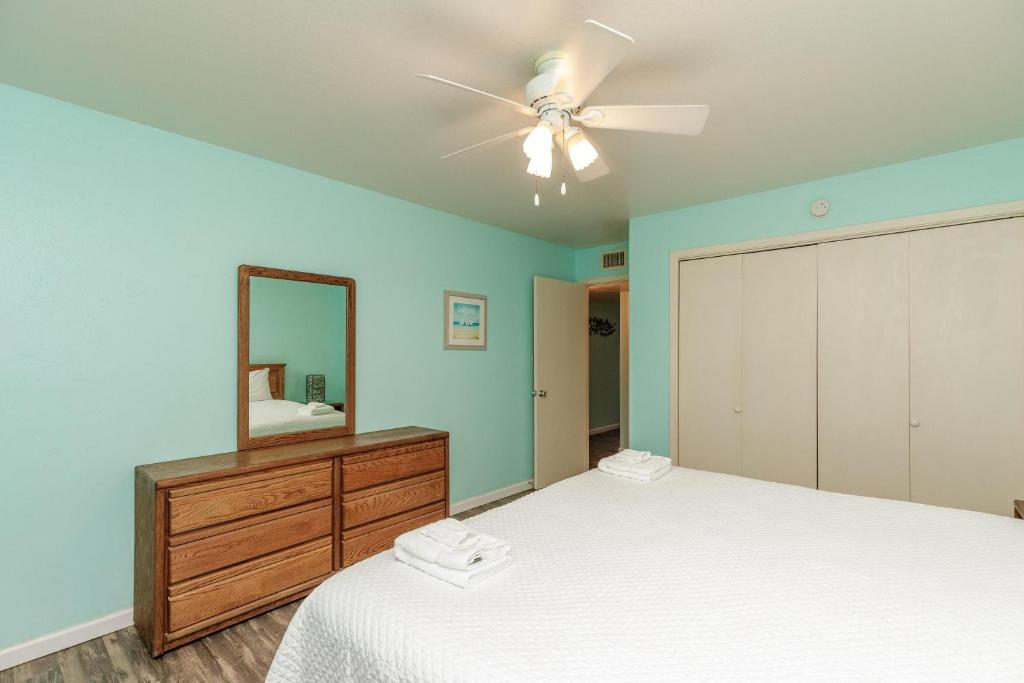 Surfside 222 by Padre Escapes - image 5