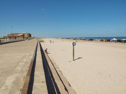 Surfside 219 by Padre Escapes - image 17