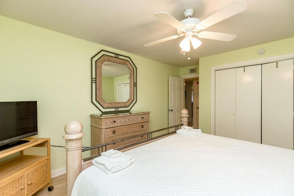 Surfside 217 by Padre Escapes - image 7