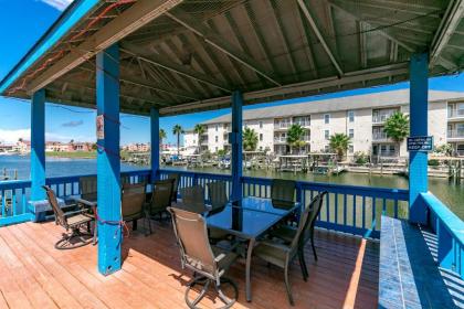 Canal Front Cottage 117 by Padre Escapes - image 15