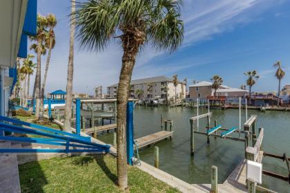 Canal Front Cottage 117 by Padre Escapes - image 4