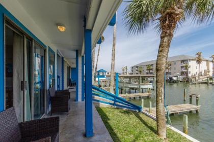 Canal Front Cottage 117 by Padre Escapes - image 5