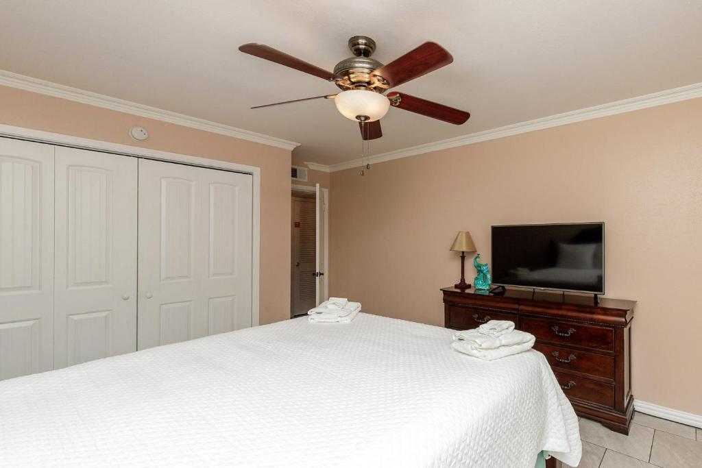 Surfside 115 by Padre Escapes - image 6