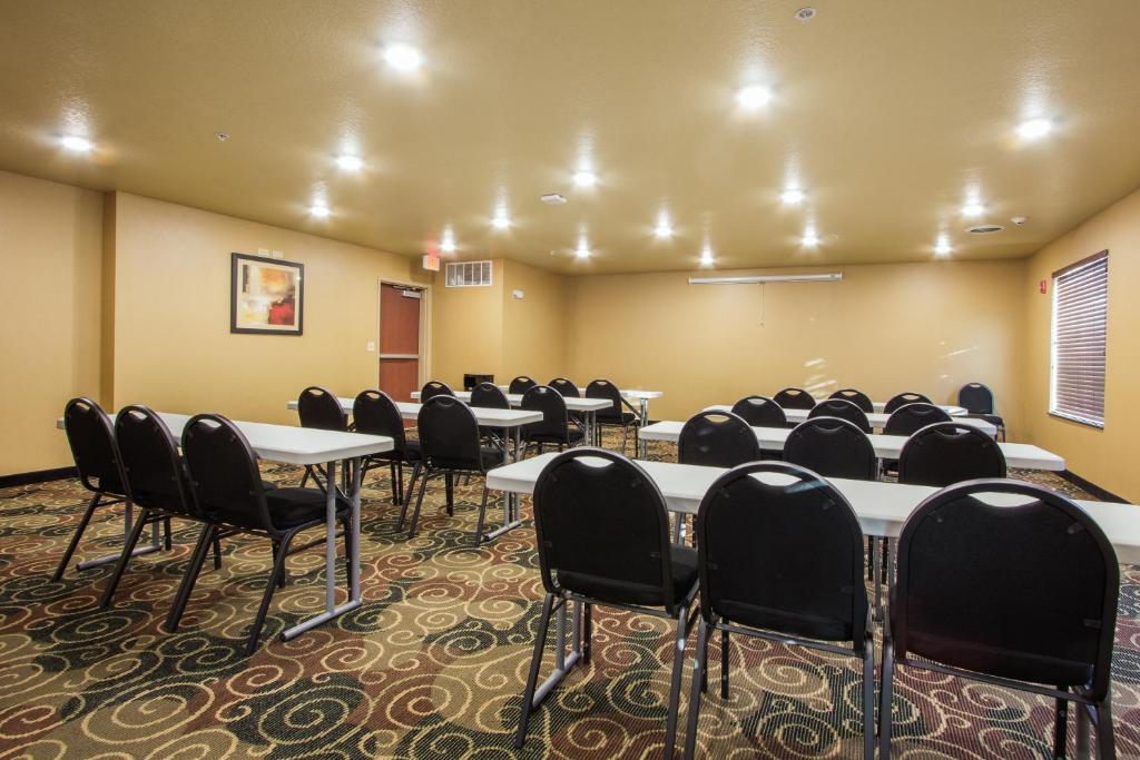 Cobblestone Inn & Suites - Corry - image 7