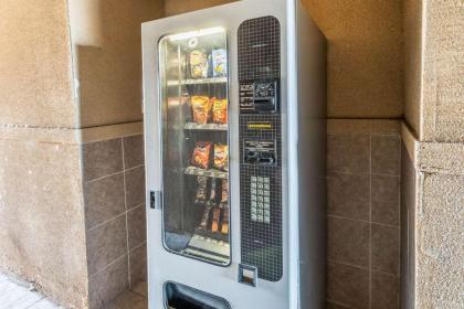 Quality Inn - image 10