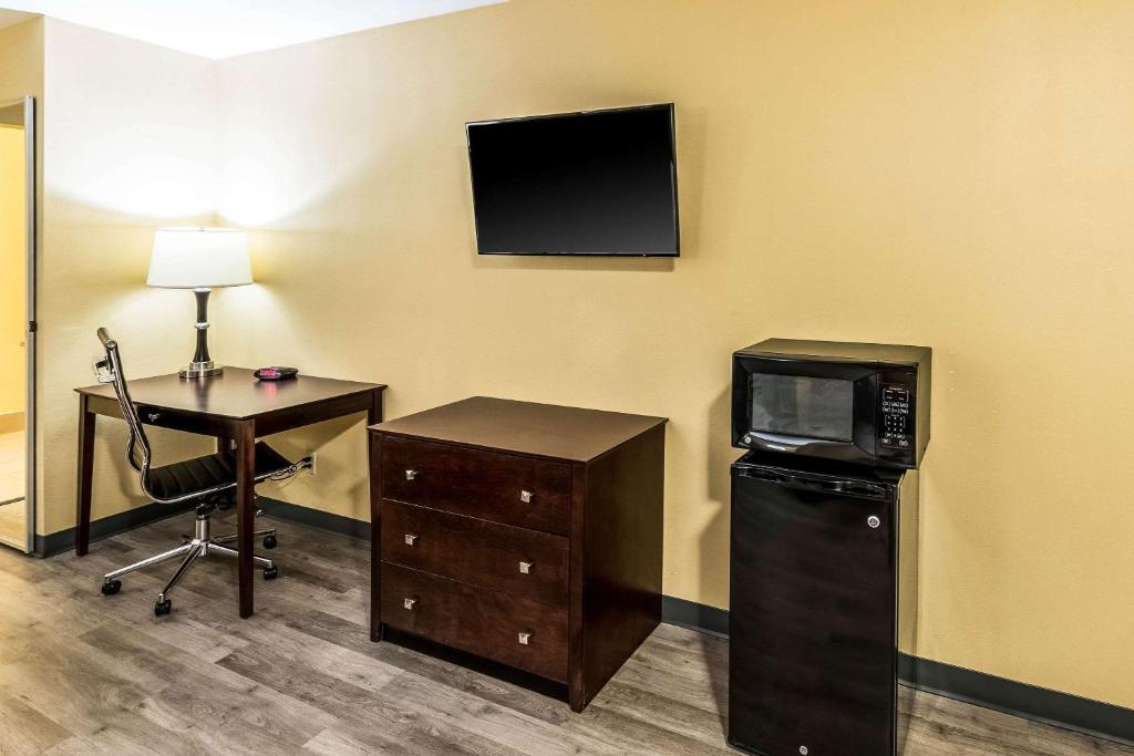 Quality Inn - image 5