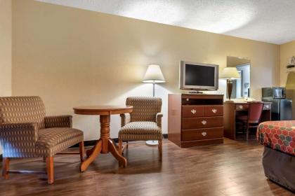 Econo Lodge Cortland - image 10