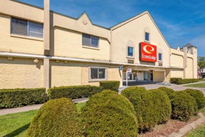 Econo Lodge Cortland - image 2