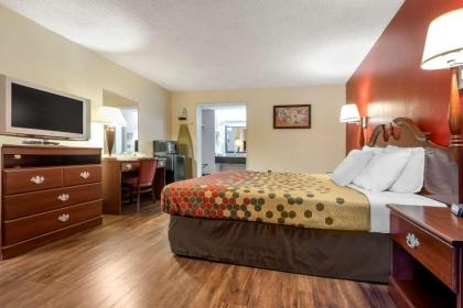 Econo Lodge Cortland - image 8