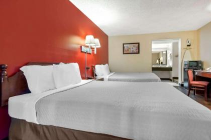 Econo Lodge Cortland - image 9