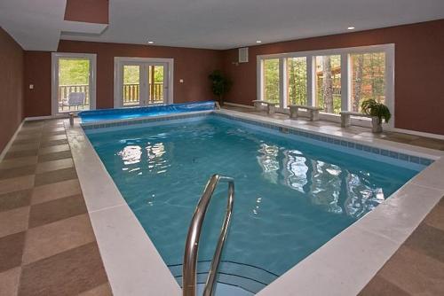 Live Laugh Love Pool Lodge - main image