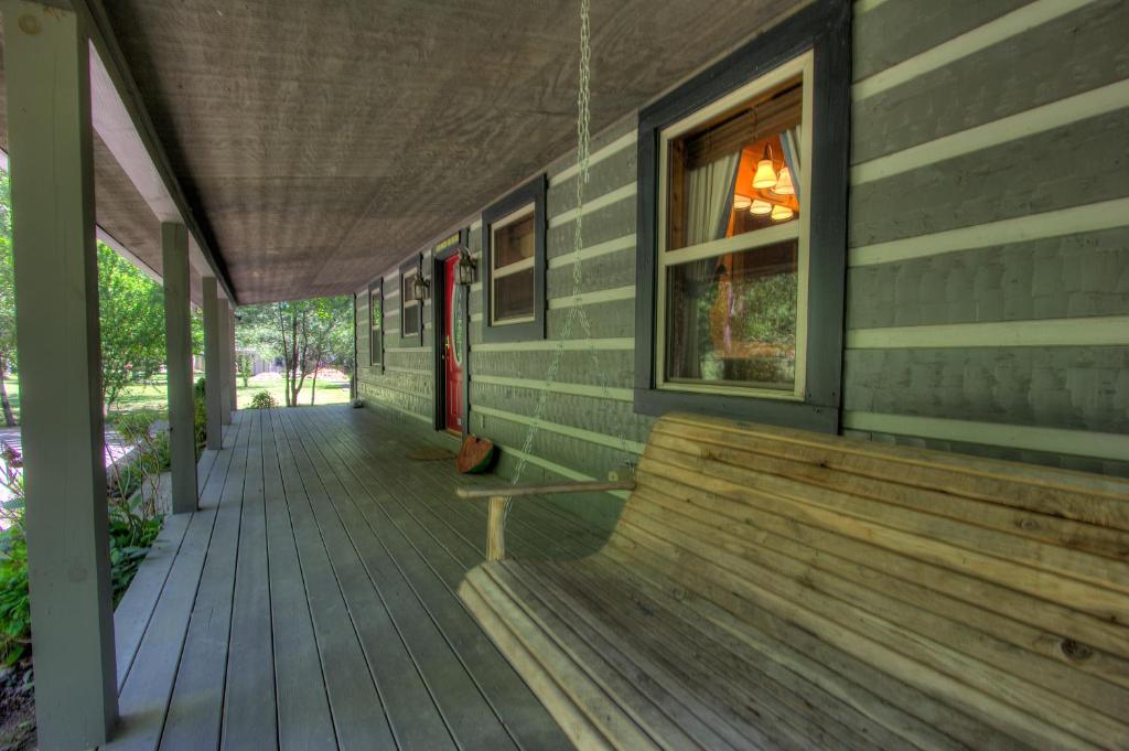 Living Waters #376 by Aunt Bug's Cabin Rentals - image 6