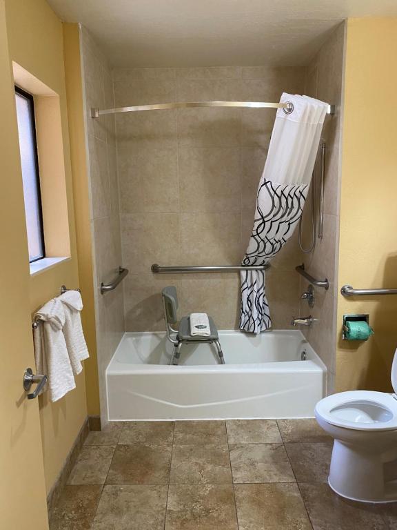 Best Western Cottonwood Inn - image 5