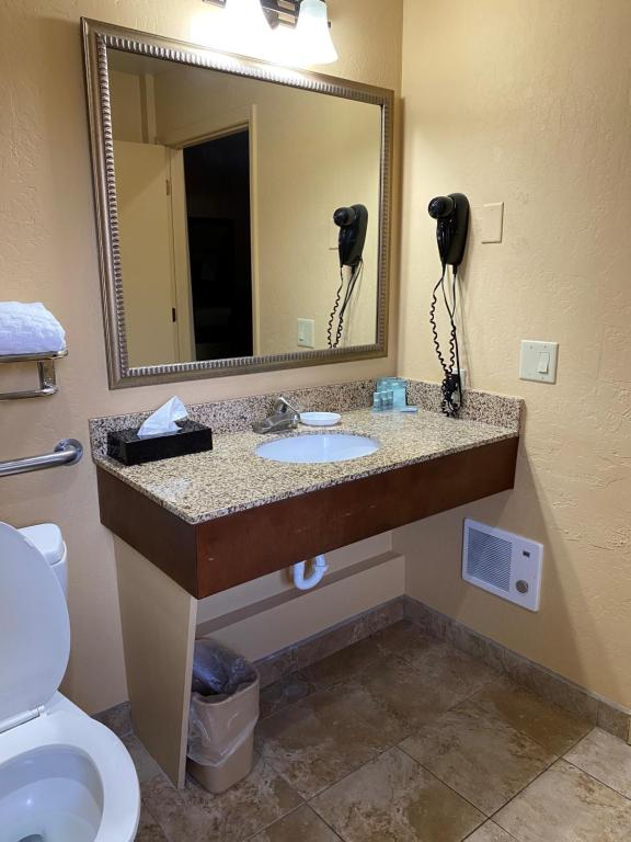 Best Western Cottonwood Inn - image 6