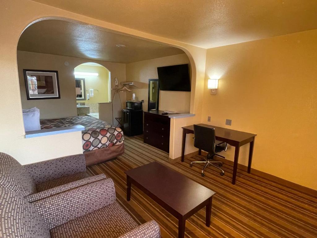 Cotulla Executive Inn - main image
