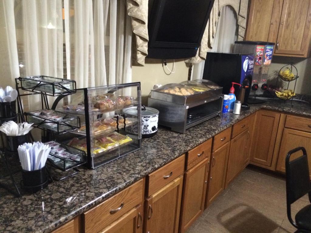 Cotulla Executive Inn - image 2