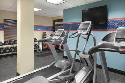 Hampton Inn Council Bluffs - image 12
