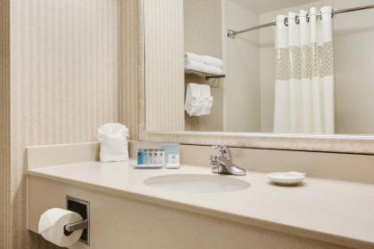 Hampton Inn Council Bluffs - image 9