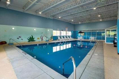 Quality Inn and Suites Council Bluffs - image 12