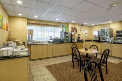 Quality Inn and Suites Council Bluffs - image 2