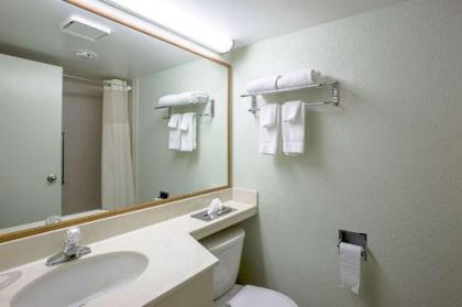 Quality Inn and Suites Council Bluffs - image 3