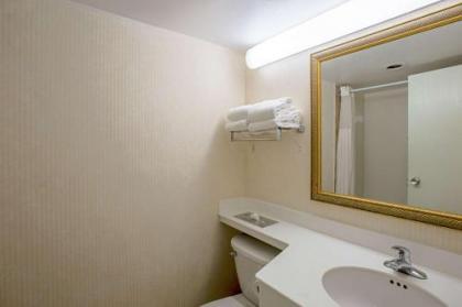 Quality Inn and Suites Council Bluffs - image 6