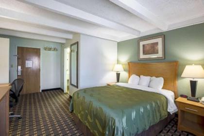 Quality Inn and Suites Council Bluffs - image 9