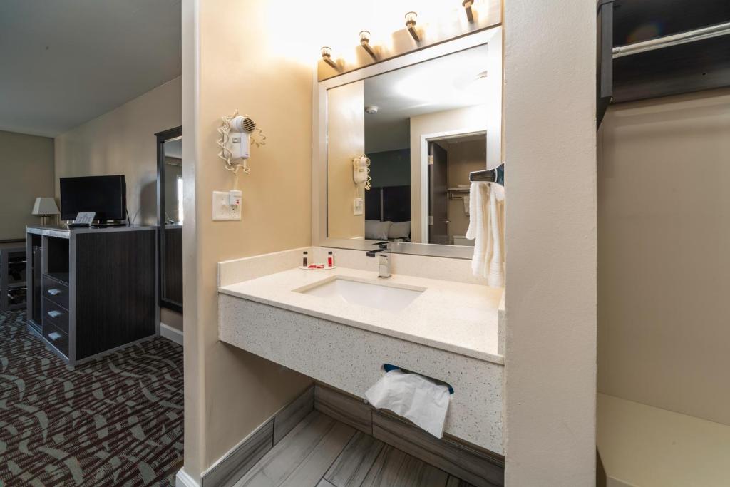 BridgePointe Inn & Suites by BPhotels Council Bluffs Omaha Area - image 4