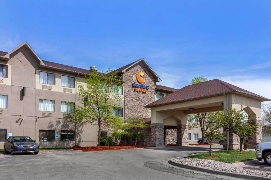 Comfort Suites Omaha East-Council Bluffs - main image