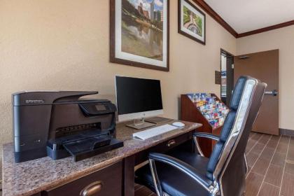 Comfort Suites Omaha East-Council Bluffs - image 11