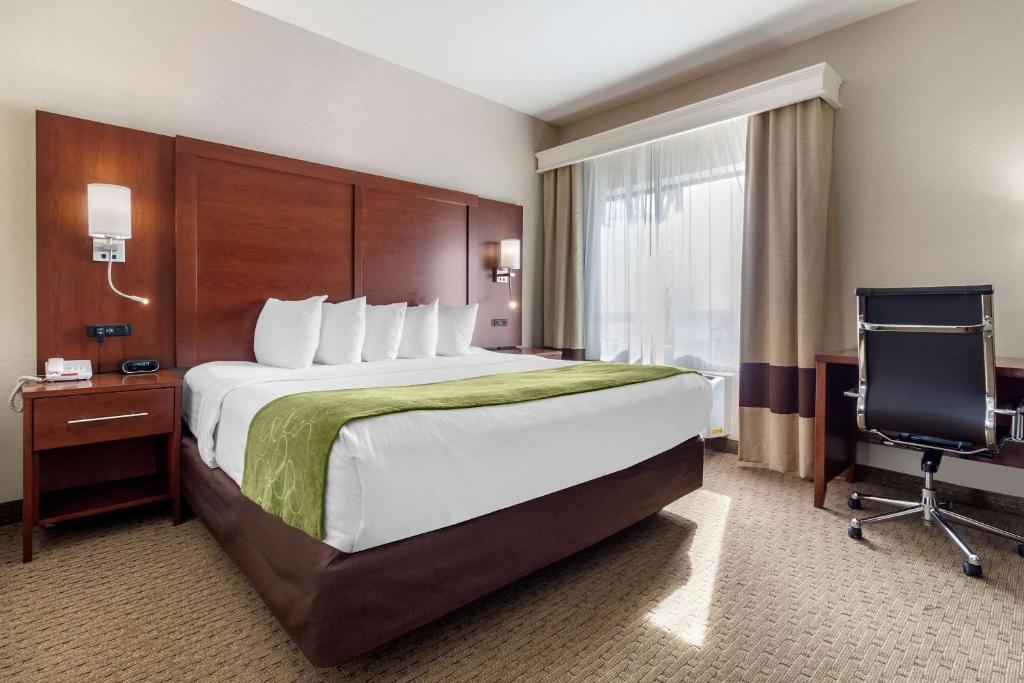 Comfort Suites Omaha East-Council Bluffs - image 2