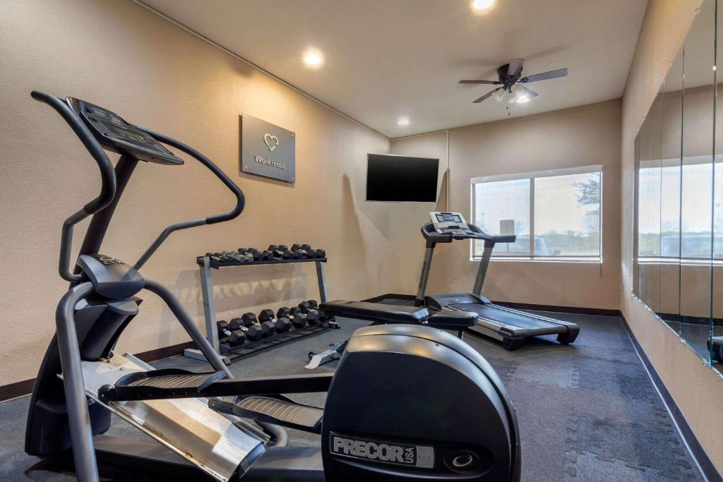 Comfort Suites Omaha East-Council Bluffs - image 6